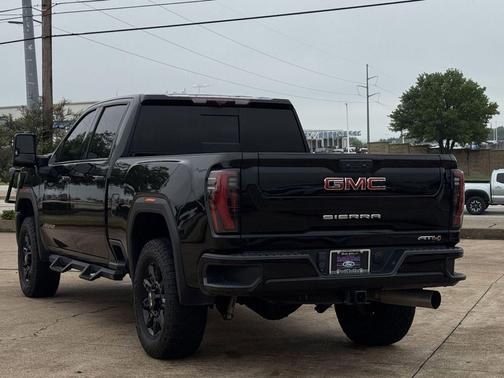 Onyx Black 2024 GMC Sierra 2500 AT4