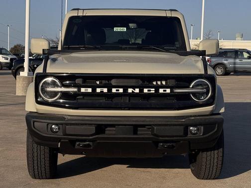 Desert Sand 2026 Ford Bronco Outer Banks