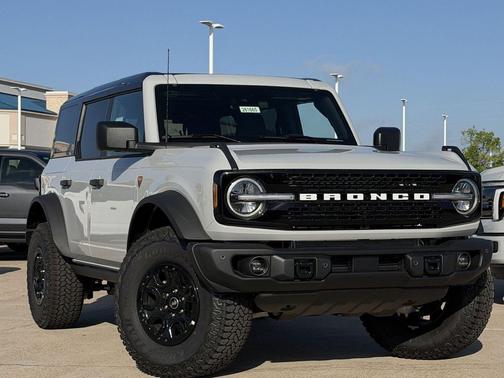 Avalanche Gray 2026 Ford Bronco Badlands