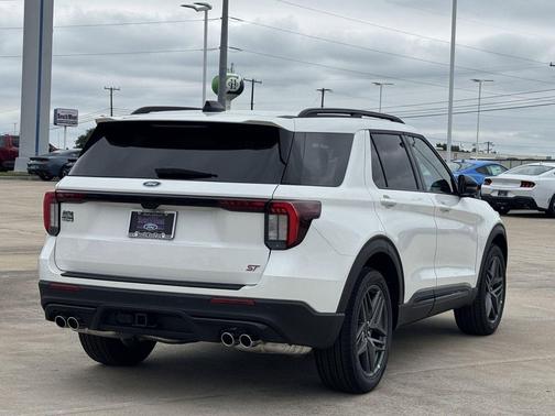 Star White Metallic Tri-Coat 2026 Ford Explorer ST