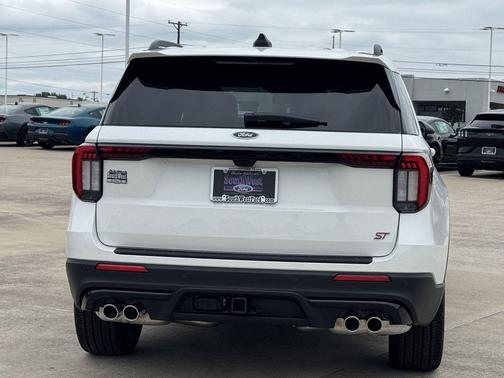 Star White Metallic Tri-Coat 2026 Ford Explorer ST