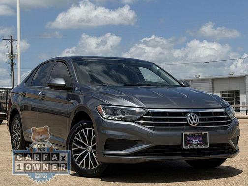Platinum Gray Metallic 2021 Volkswagen Jetta 1.4T SE