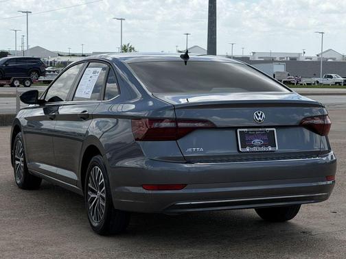 Platinum Gray Metallic 2021 Volkswagen Jetta 1.4T SE