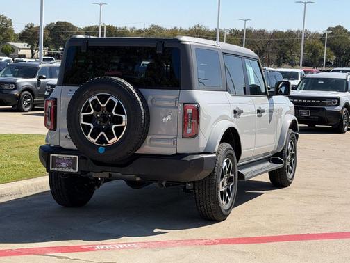 Avalanche Gray 2026 Ford Bronco Outer Banks