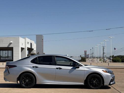 Celestial Silver Metallic 2022 Toyota Camry SE