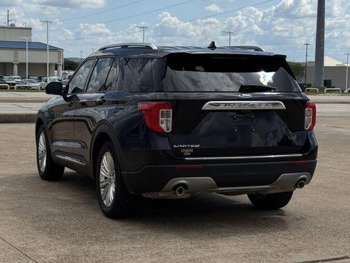 Black Metallic 2023 Ford Explorer Limited