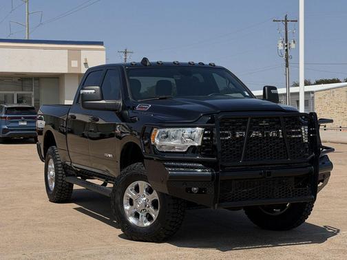 Diamond Black Crystal Pearlcoat 2024 RAM 2500 Big Horn