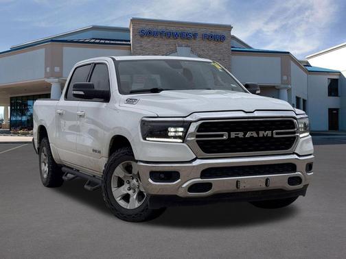 Bright White Clearcoat 2022 RAM 1500 Big Horn/Lone Star