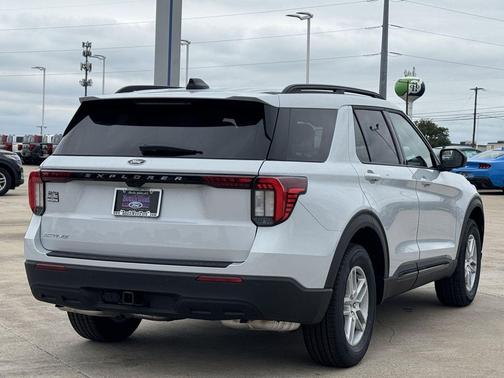 Star White Metallic Tri-Coat 2026 Ford Explorer Active