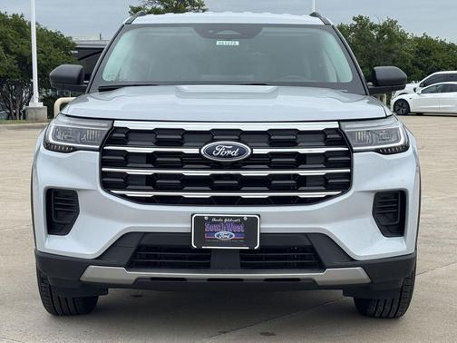 Star White Metallic Tri-Coat 2026 Ford Explorer Active