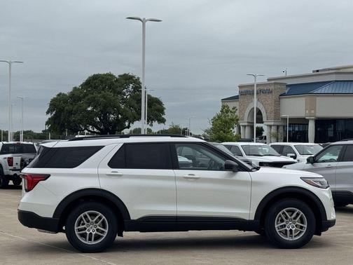 Star White Metallic Tri-Coat 2026 Ford Explorer Active