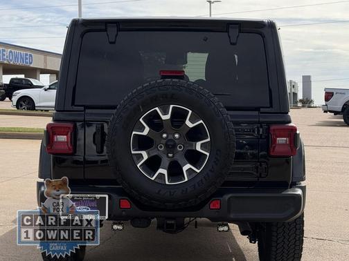 Black Clearcoat 2024 Jeep Wrangler Sahara