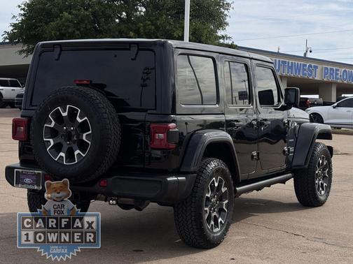 Black Clearcoat 2024 Jeep Wrangler Sahara
