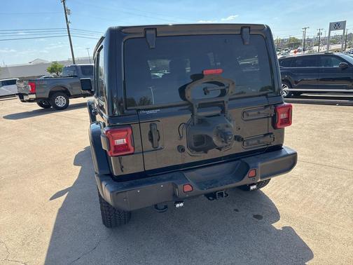Black Clearcoat 2024 Jeep Wrangler Sahara