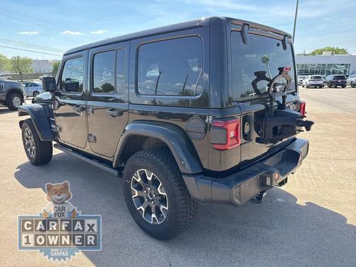 Black Clearcoat 2024 Jeep Wrangler Sahara