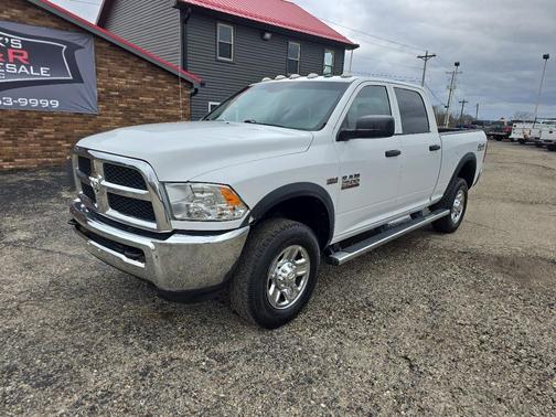 2017 RAM 2500 Tradesman Crew Cab 4x4 6'4' Box