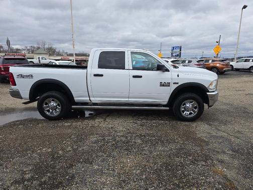2017 RAM 2500 Tradesman Crew Cab 4x4 6'4' Box