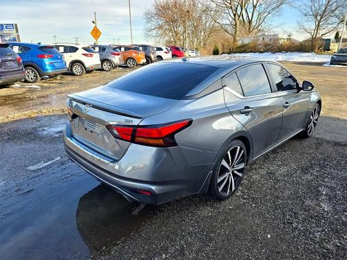 2020 Nissan Altima SR FWD