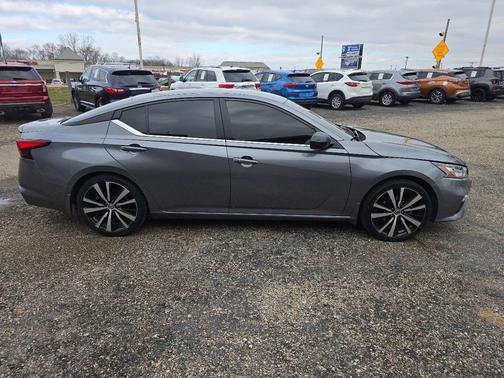 2020 Nissan Altima SR FWD