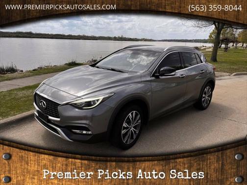 2017 INFINITI QX30 Premium