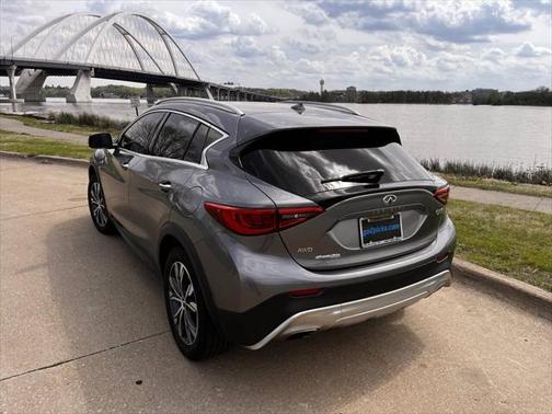 2017 INFINITI QX30 Premium