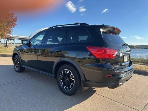 2020 Nissan Pathfinder SL 4WD