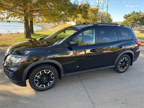 2020 Nissan Pathfinder SL 4WD