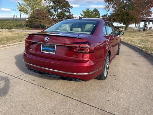 2019 Volkswagen Passat 2.0T R-Line