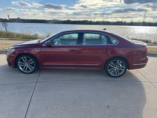 2019 Volkswagen Passat 2.0T R-Line