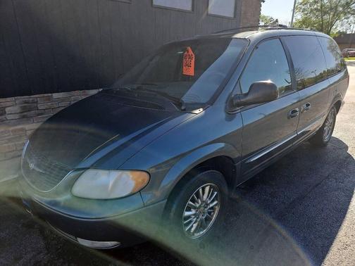 Onyx Green Pearlcoat 2002 Chrysler Town & Country Limited