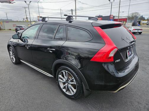 2018 Volvo V60 Cross Country T5