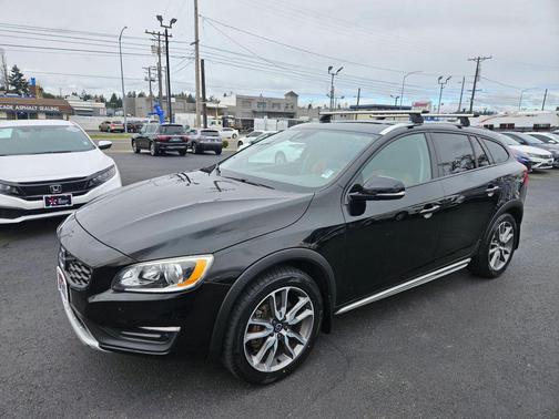 2018 Volvo V60 Cross Country T5