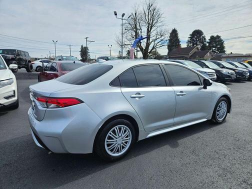 Classic Silver Metallic 2021 Toyota Corolla LE