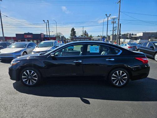 Super Black 2016 Nissan Altima 2.5 SL