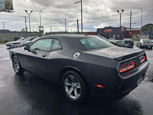 Granite Pearlcoat 2018 Dodge Challenger SXT