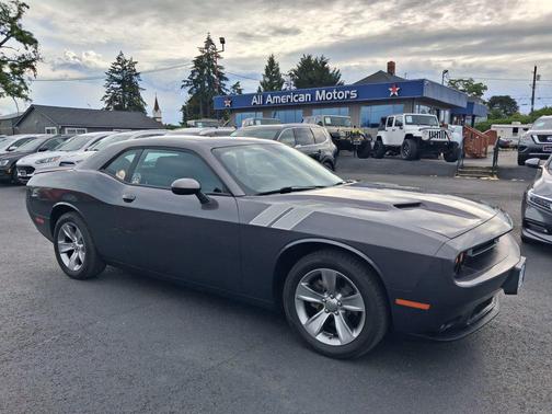 Granite Pearlcoat 2018 Dodge Challenger SXT