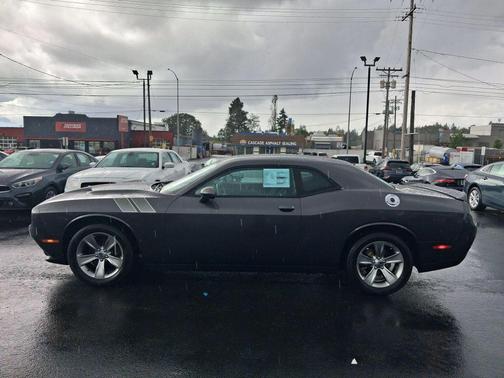 Granite Pearlcoat 2018 Dodge Challenger SXT