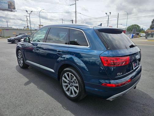 Galaxy Blue Metallic 2018 Audi Q7 3.0T Prestige