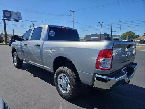 2022 RAM 2500 Tradesman Crew Cab 4x4 6'4' Box