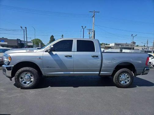 2022 RAM 2500 Tradesman Crew Cab 4x4 6'4' Box