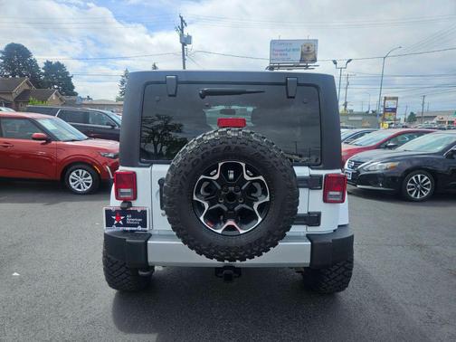 Bright White 2017 Jeep Wrangler Unlimited Sahara