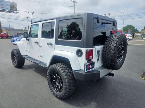 Bright White 2017 Jeep Wrangler Unlimited Sahara