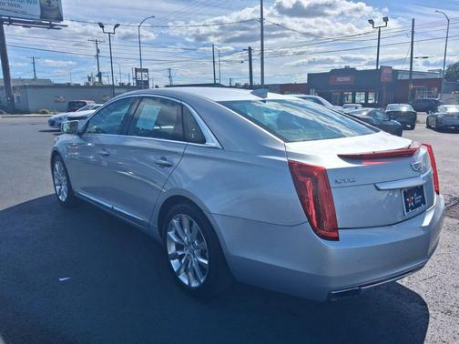 Radiant Silver Metallic 2016 Cadillac XTS Luxury