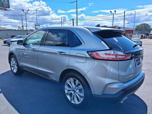ICONIC SILVER 2023 Ford Edge Titanium