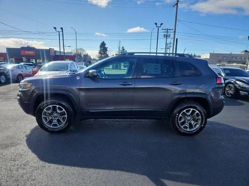 Granite Crystal Metallic Clearcoat 2020 Jeep Cherokee Trailhawk