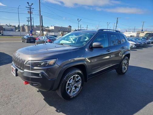 Granite Crystal Metallic Clearcoat 2020 Jeep Cherokee Trailhawk