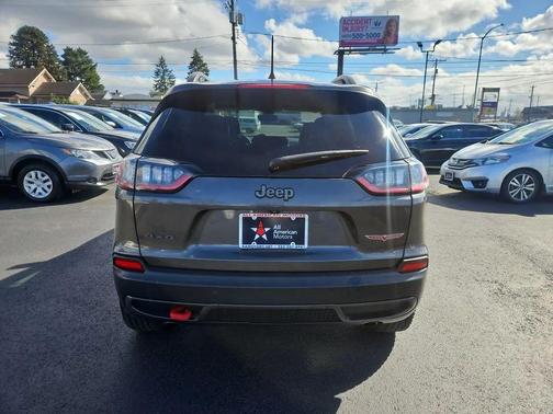 Granite Crystal Metallic Clearcoat 2020 Jeep Cherokee Trailhawk