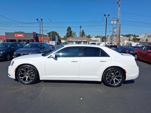 Bright White 2018 Chrysler 300 S