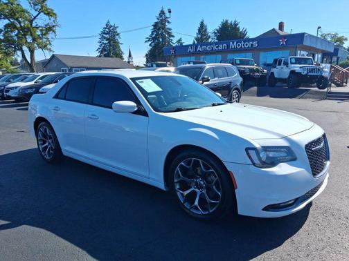 Bright White 2018 Chrysler 300 S