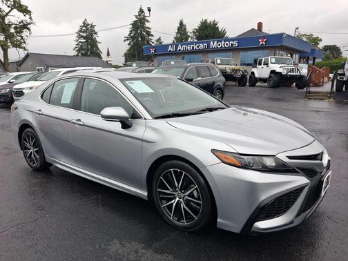 Celestial Silver Metallic 2022 Toyota Camry SE